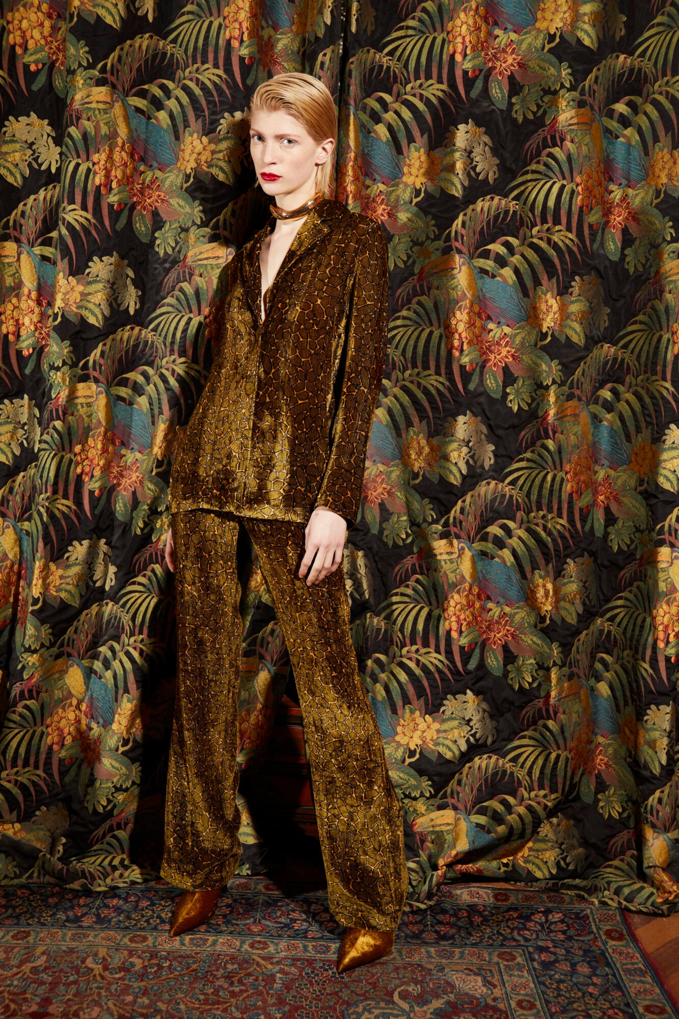 JACKET Trencat Velvet 57; TROUSERS Trencat Velvet 32