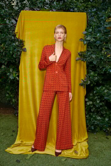 JACKET Ullal Cr. 347; TROUSERS Ullal Cr. 72